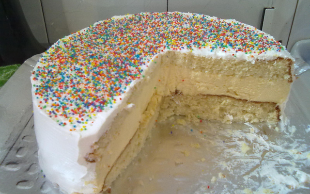 Bolo mousse de maracujá para aniversários