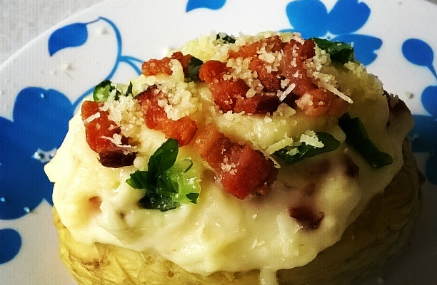 Batata recheada com bacon
