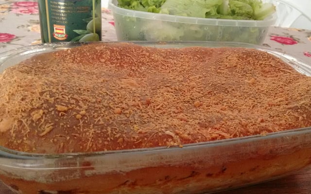 Torta com massa de mandioca