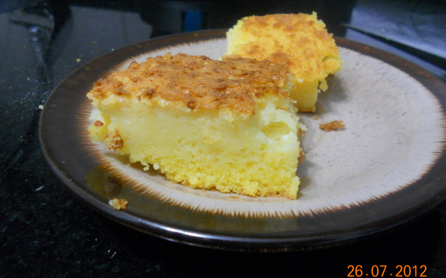 Bolo cremoso liquidificador com leite coco e leite condensado