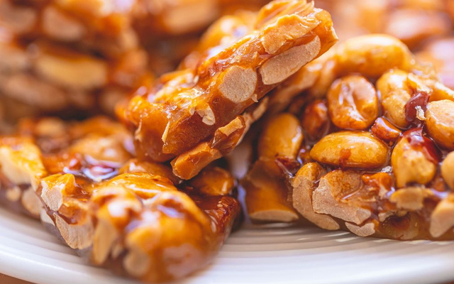 Pé de moleque delicioso e macio para festa junina