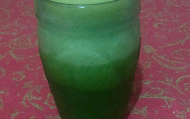 Suco de laranja com couve