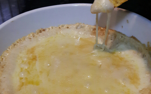 Dip de grão de bico com queijo