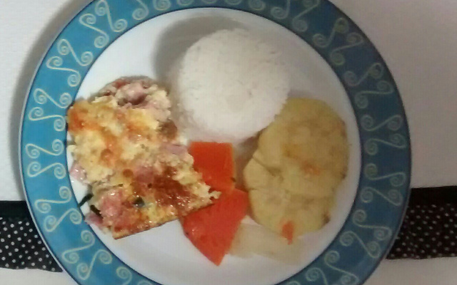 Omelete assado com presunto, batata e espinafre