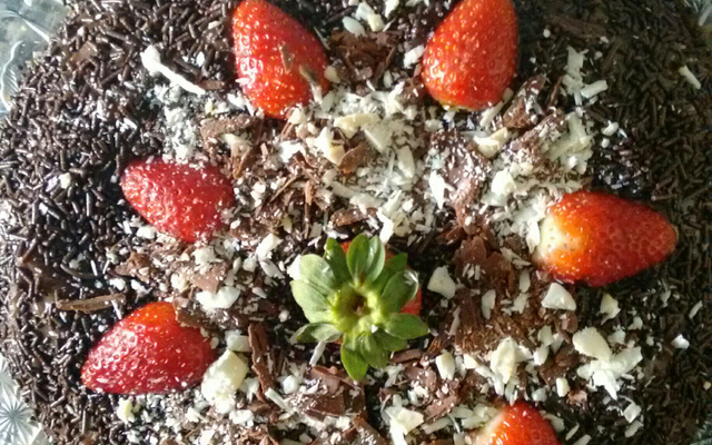 Bolo de chocolate com morango