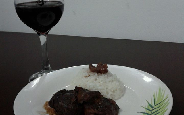 Medalhão de músculo ao vinho