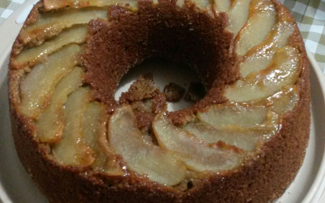 Bolo integral de maçã, canela e aveia