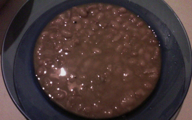 Feijão que vai ao fogo já temperado rápido e prático