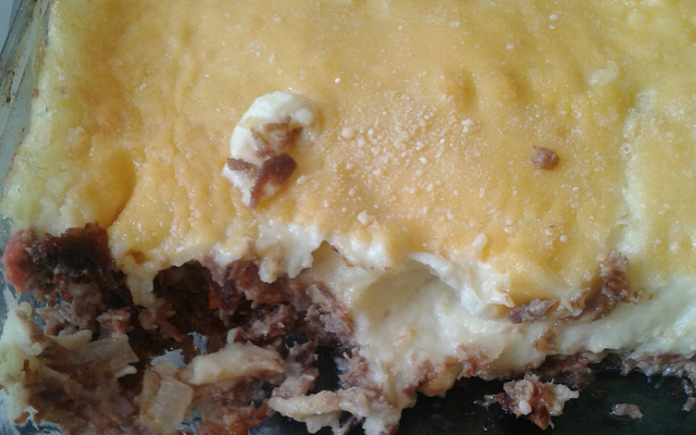 Escondidinho de carne de sol com batata e creme com requeijão.