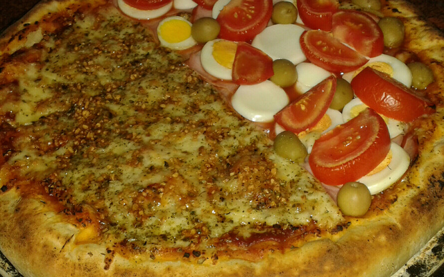 Massa de pizza com borda recheada