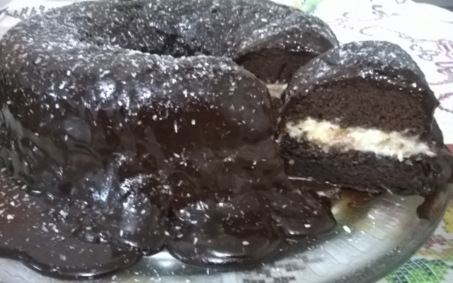 Bolo de chocolate com coco