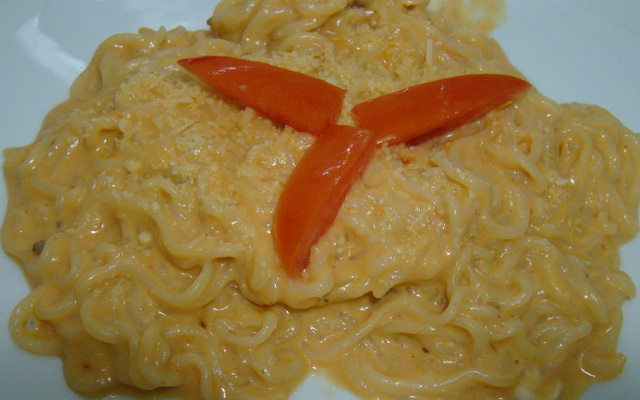 Miojo com requeijão