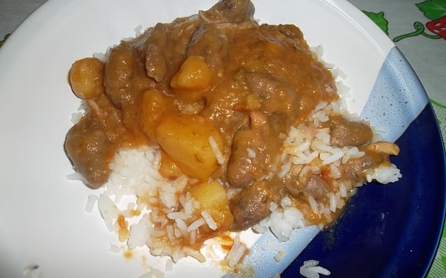 Coração de galinha ensopado com batatas