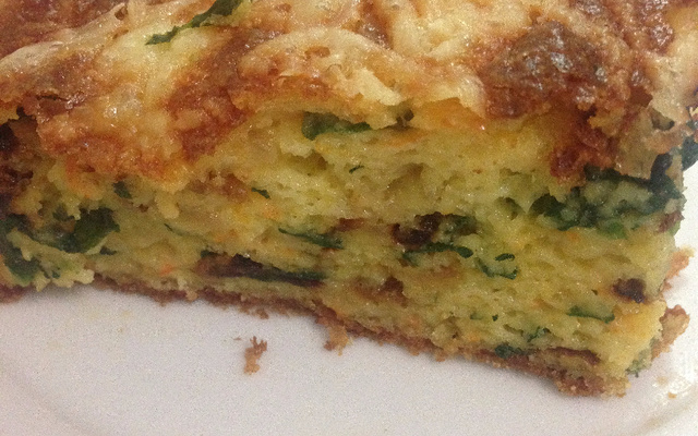 Torta de fubá com espinafre