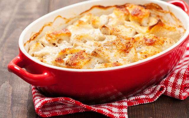 Filé de peixe ao molho branco com coentro