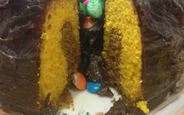 Bolo de cenoura mesclado com chocolate de liquidificador