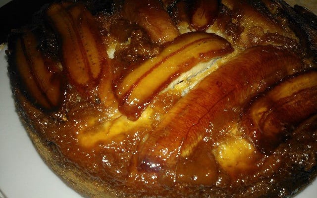 Bolo de banana caramelada