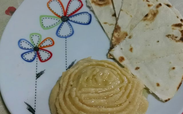 Pasta de grão de bico (homus)