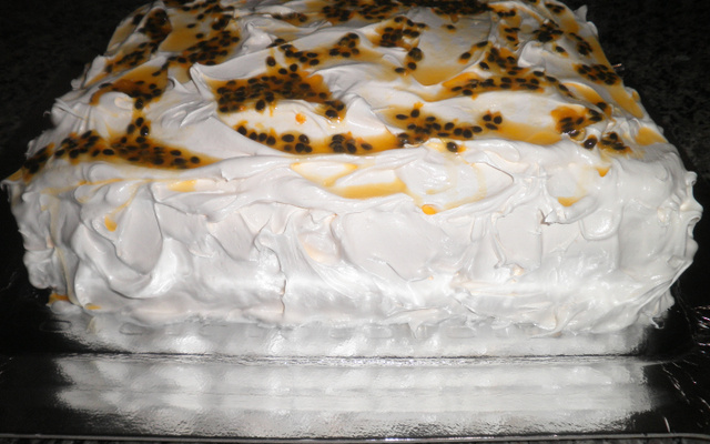 Bolo recheado de maracujá