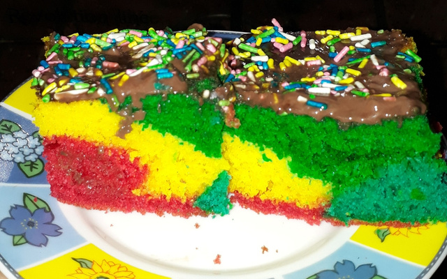 Bolo arco-íris