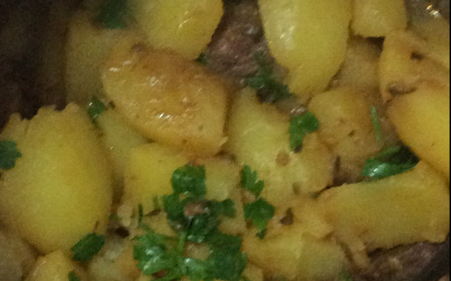 Picadinho de carne com batatas