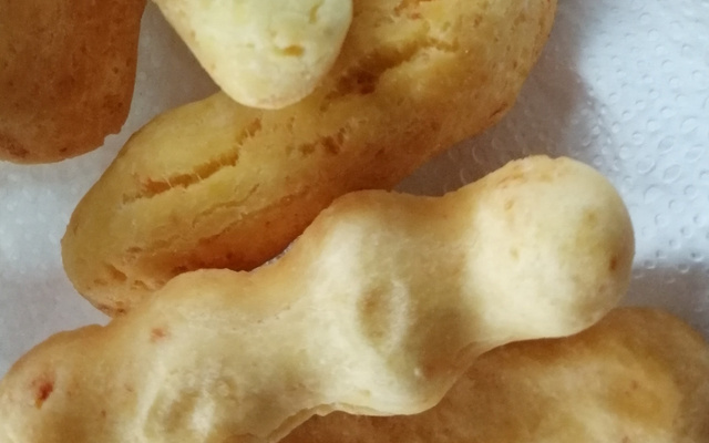 Bolo de queijo frito