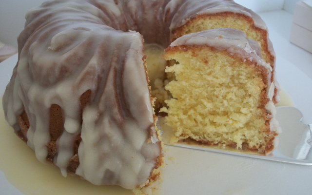 Bolo de laranja com cobertura