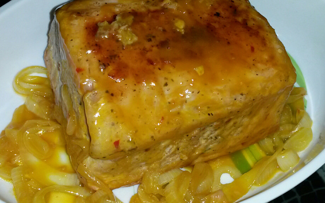 Lombo ao molho de maracujá