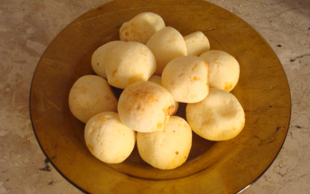 Pão de queijo bem fácil