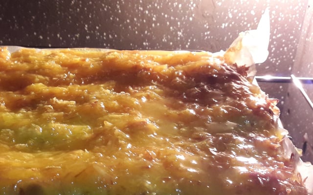 Cuca de Coco com Calda de Baunilha