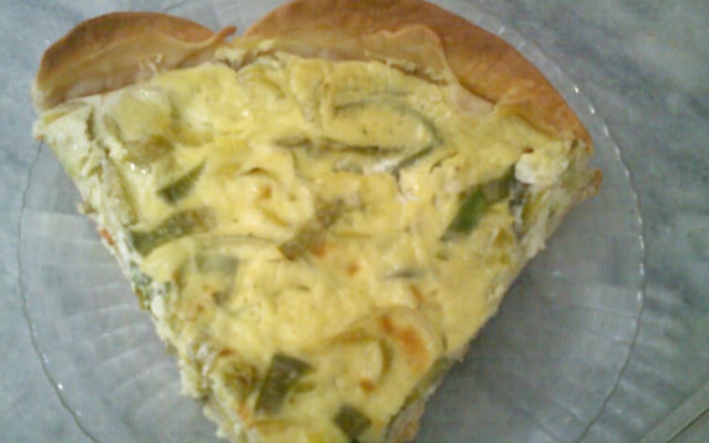 Quiche de alho poró com massa de pastel