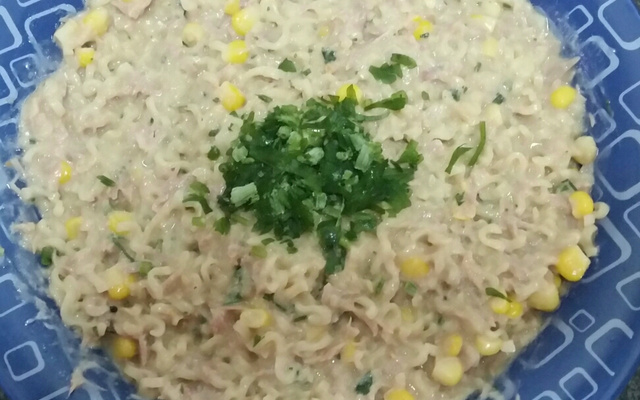 Miojo com atum da Ju