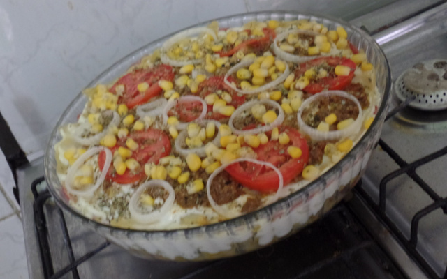 Macarronada em camadas com molho branco