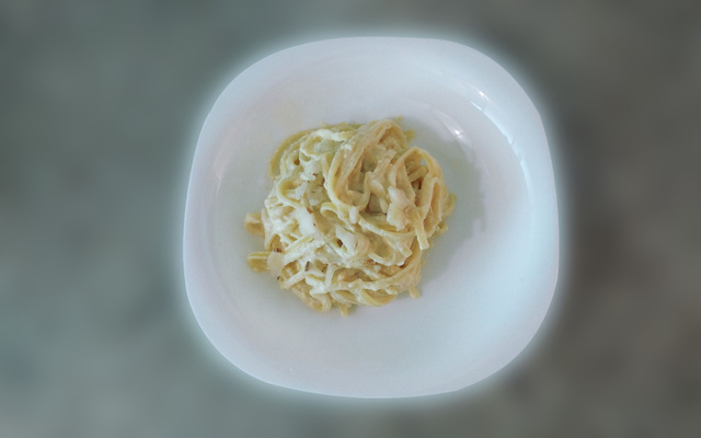 Linguini cremoso com limão