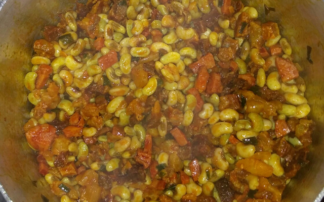 Charque frito com feijão branco