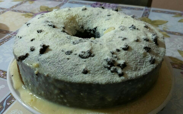 Bolo de Oreo com cobertura de leite em pó