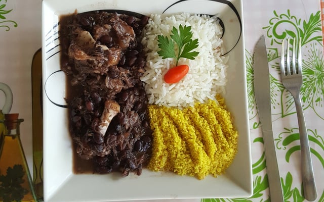 Rabada com feijão preto à Sr. Rebêlo