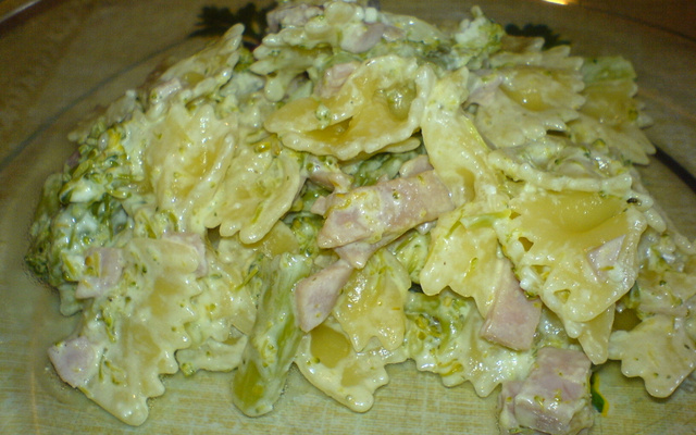 Farfalle com brocólis