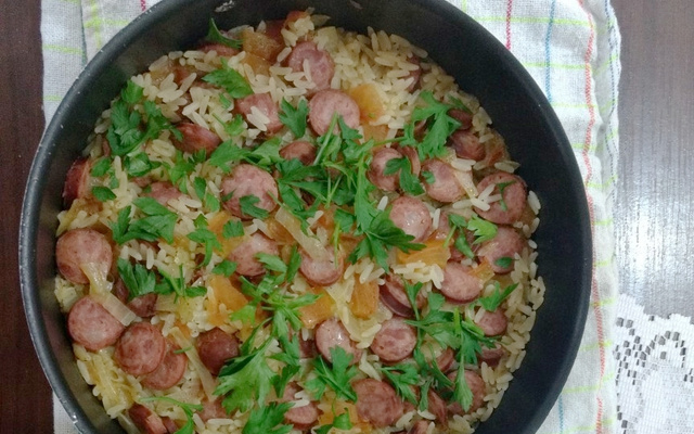 Arroz com linguicinha calabresa