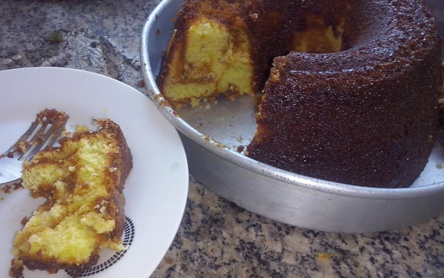 Bolo de fubá caramelizado