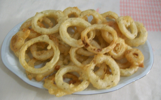 Anéis de cebola na cerveja