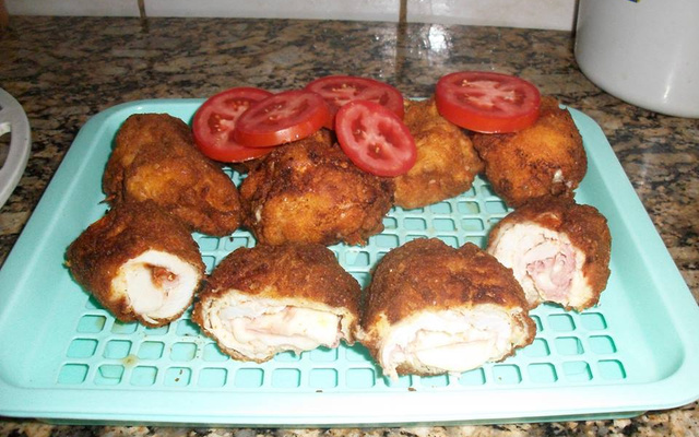 Rolês de frango recheado
