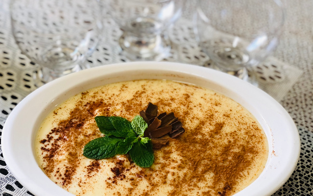 Doce de banana com creme simples