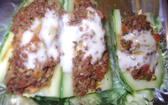 Abobrinha recheada fácil