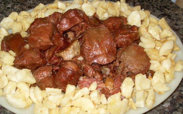 Língua Bovina com Bacon e Paio