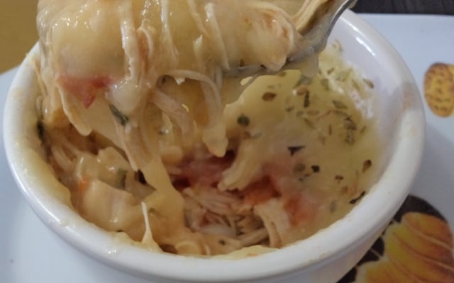 Escondidinho de frango com mandioqueijo (requeijão de mandioca)