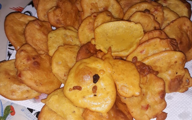 Bolinhos de fubá com queijo ralado