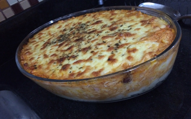 Batatão de frango na travessa