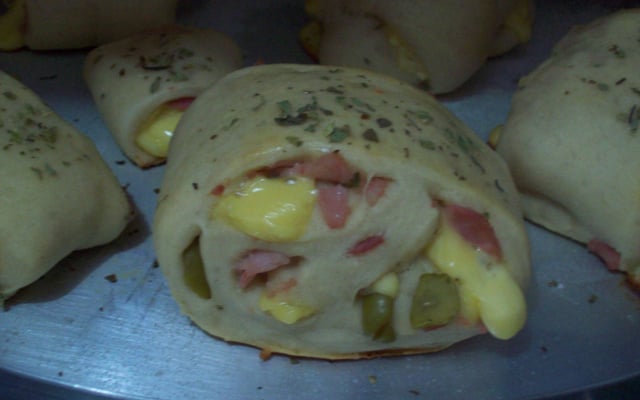 Pãezinhos de presunto e queijo