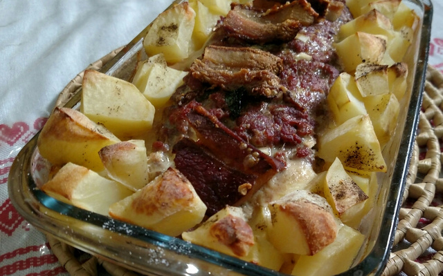 Rocambole de carne moída com mussarela